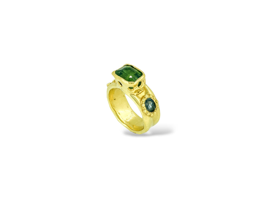 Emerald green Tourmaline, 2 sky blue sapphires