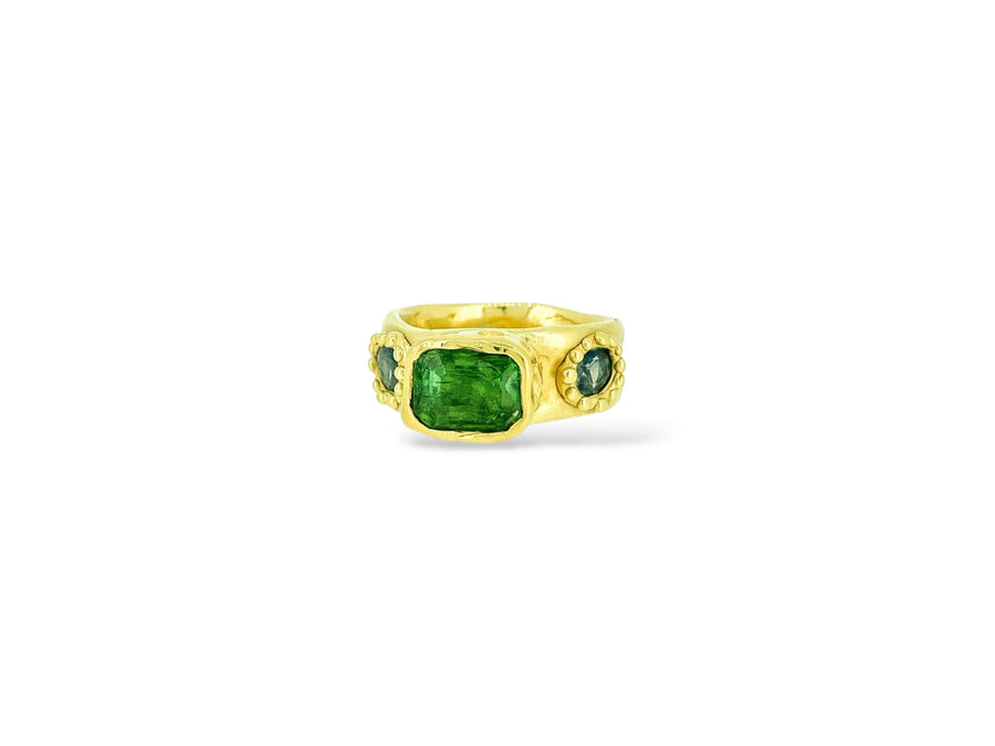 Emerald green Tourmaline, 2 sky blue sapphires