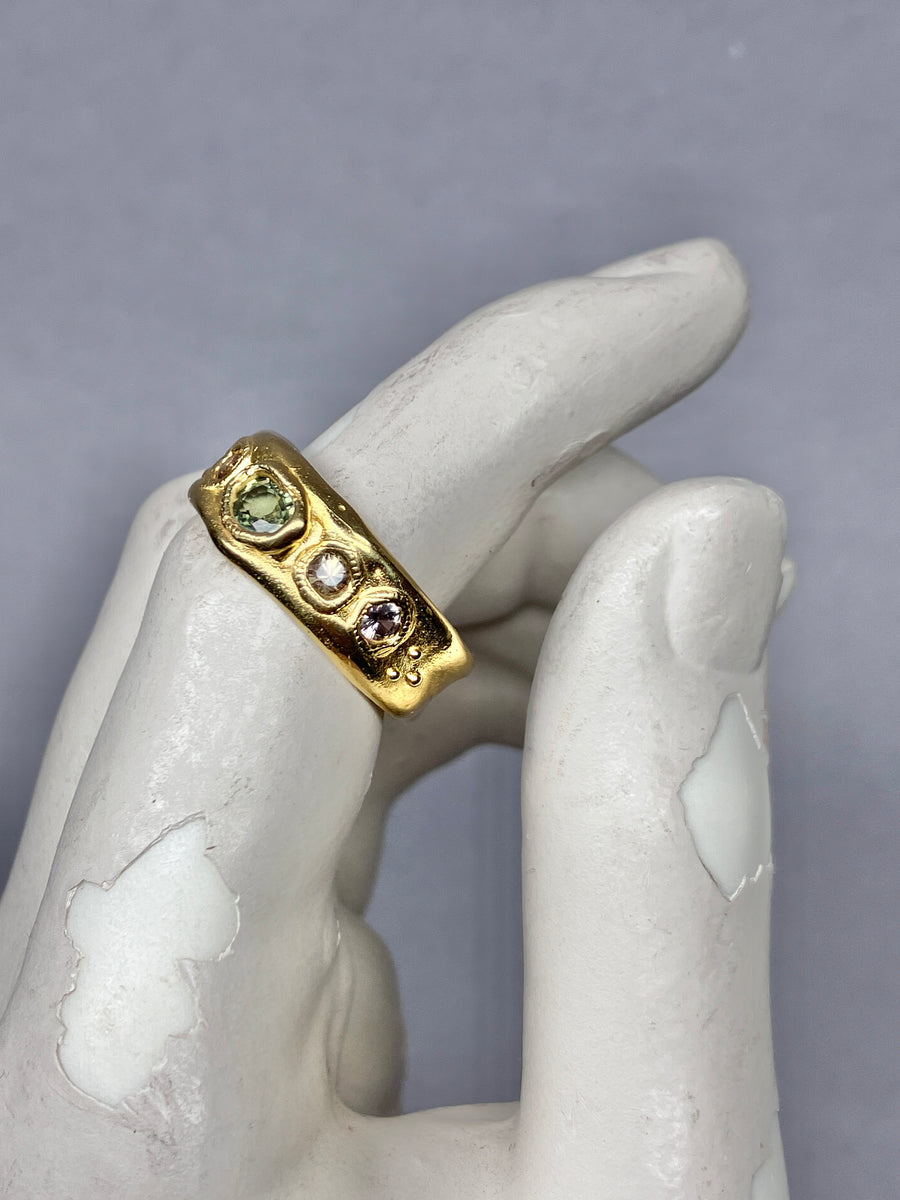 Pale green and champagne Sapphires 1/2 Cigar
