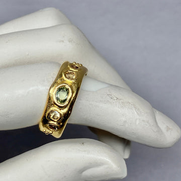 Pale green and champagne Sapphires 1/2 Cigar