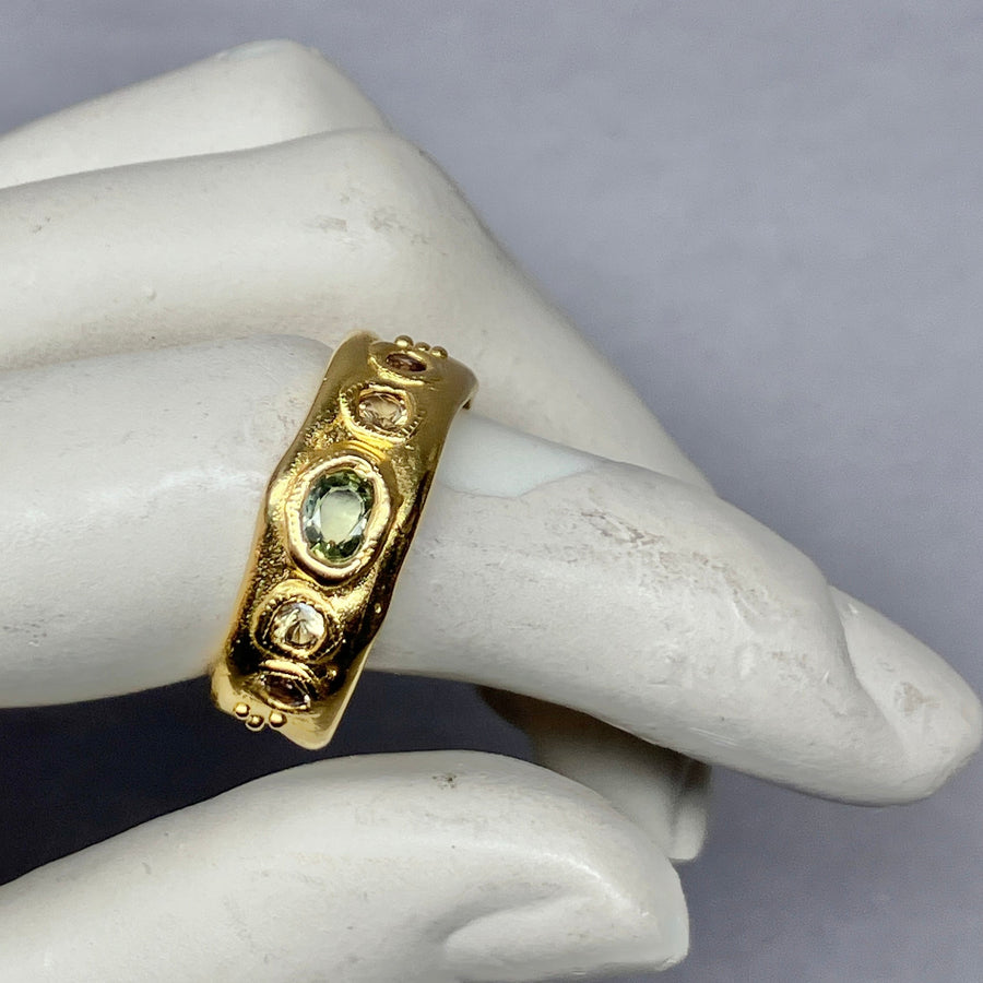 Pale green and champagne Sapphires 1/2 Cigar