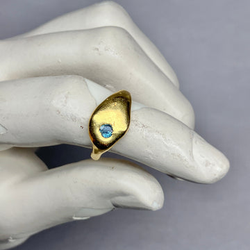 Aqua blue sapphire Luxe signet