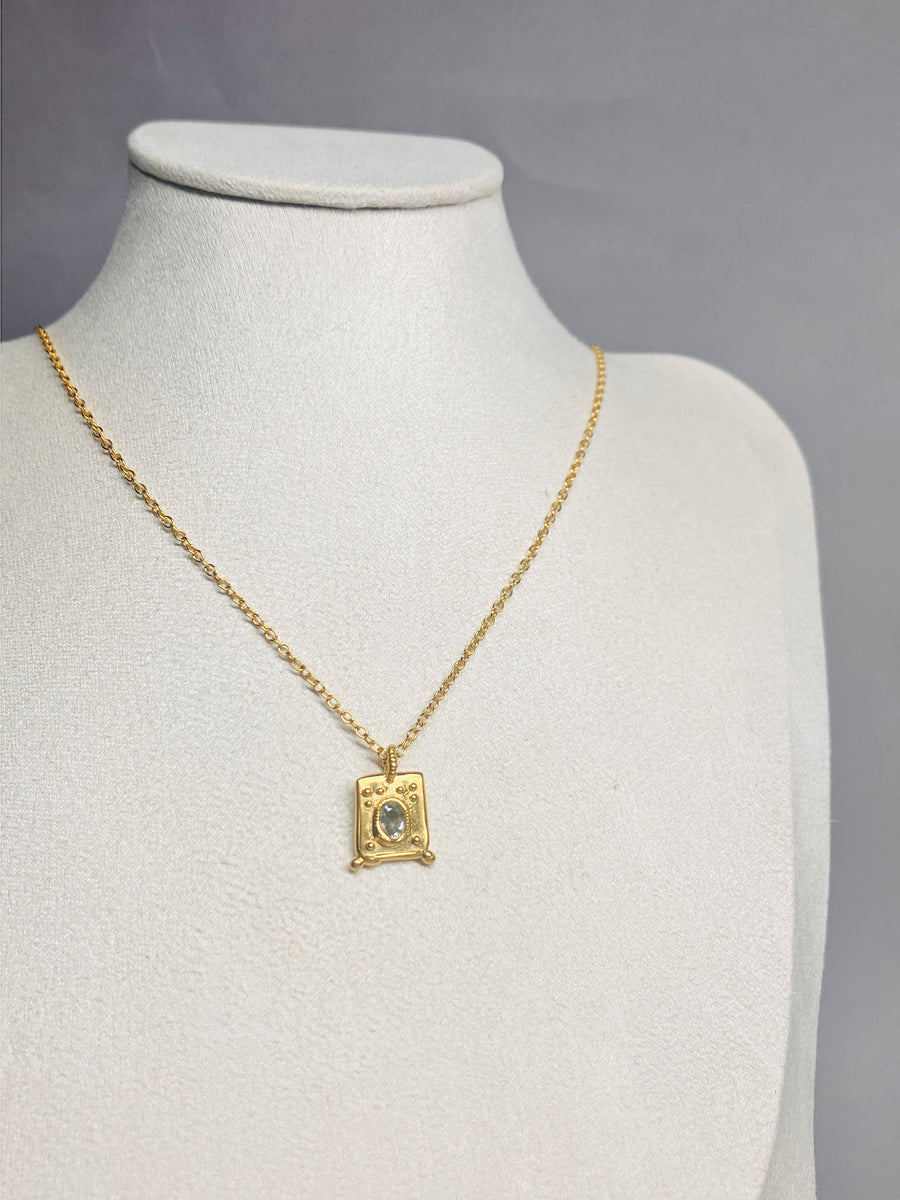 Small tablet pendant - Icy blue sapphire