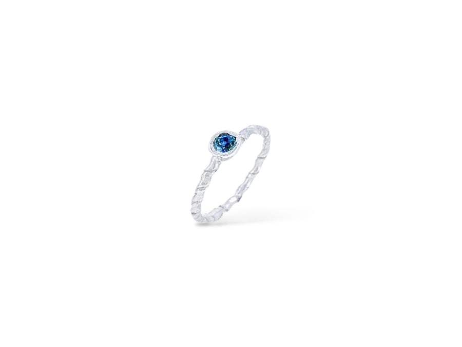Denim blue Sapphire Solitaire twist ring