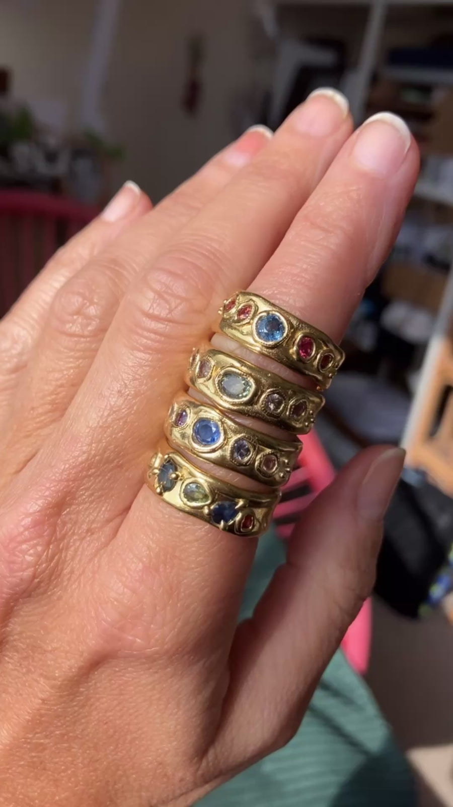 Pale green and champagne Sapphires 1/2 Cigar